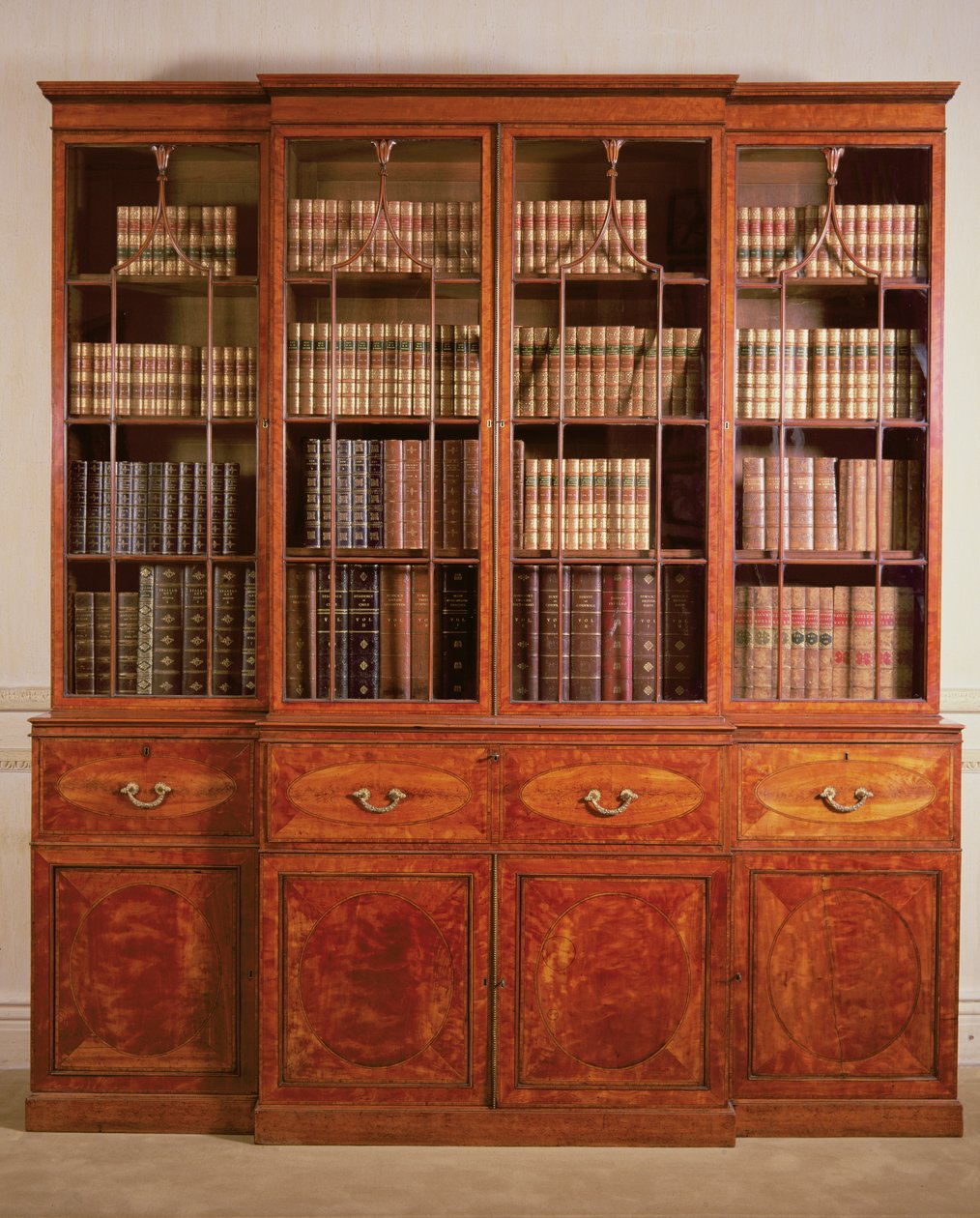 Průčelní knihovna George III, konec 18. století (palisandr) od English School