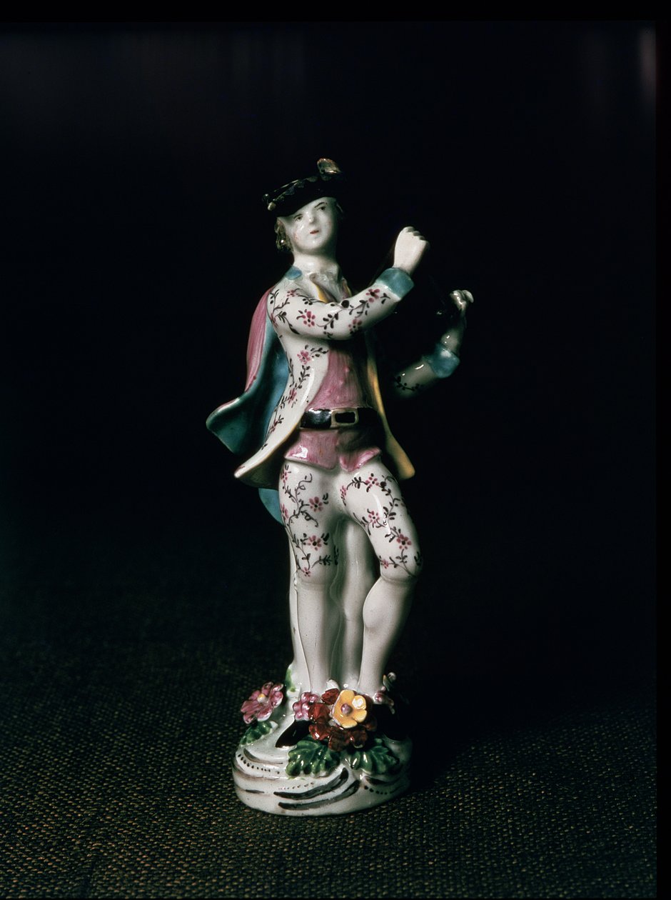 Lowestoftská figurka chlapce hrajícího na trojúhelník, cca 1780 (porcelán) od English School