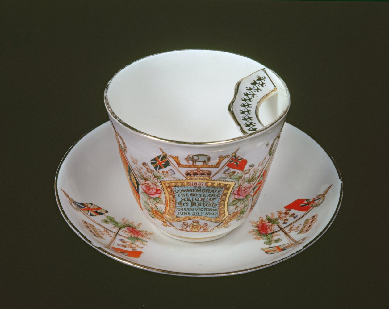 Moustache cup připomínající Victoria