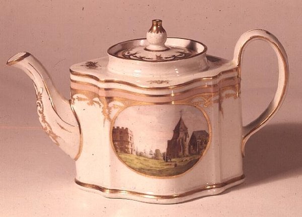 Konvice New Hall, malovaná s pohledem na hrad Dover, kolem roku 1800 (porcelán) od English School