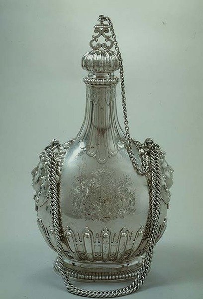 Poutní baňka s paží Charlese Churchilla, 1702 od English School