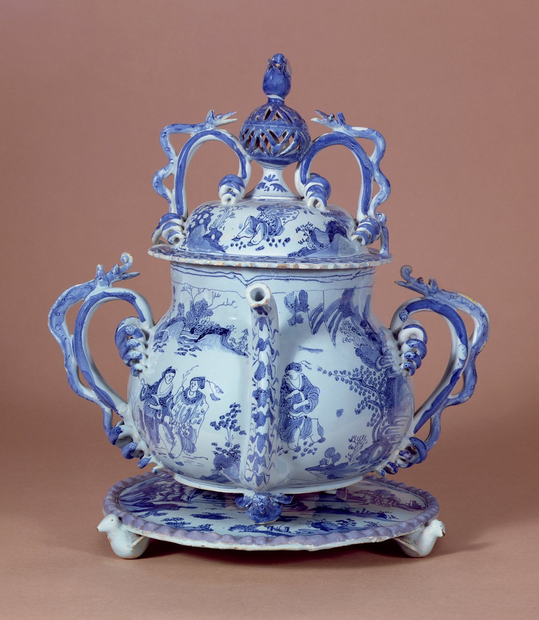 Posset Pot and Stand, Bristol, 1685 (cínovaná glazovaná kamenina) od English School