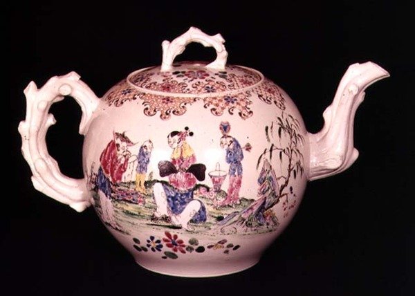 Stafordšírský punčový hrnec, cca 1755 (kamenina glazovaná solí) od English School