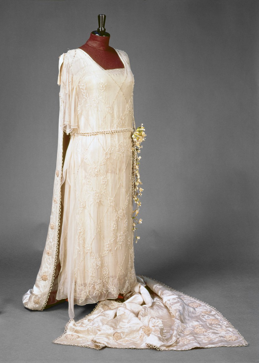 Svatební šaty, které nosila Mary, princezna Royal, 1922 od English School