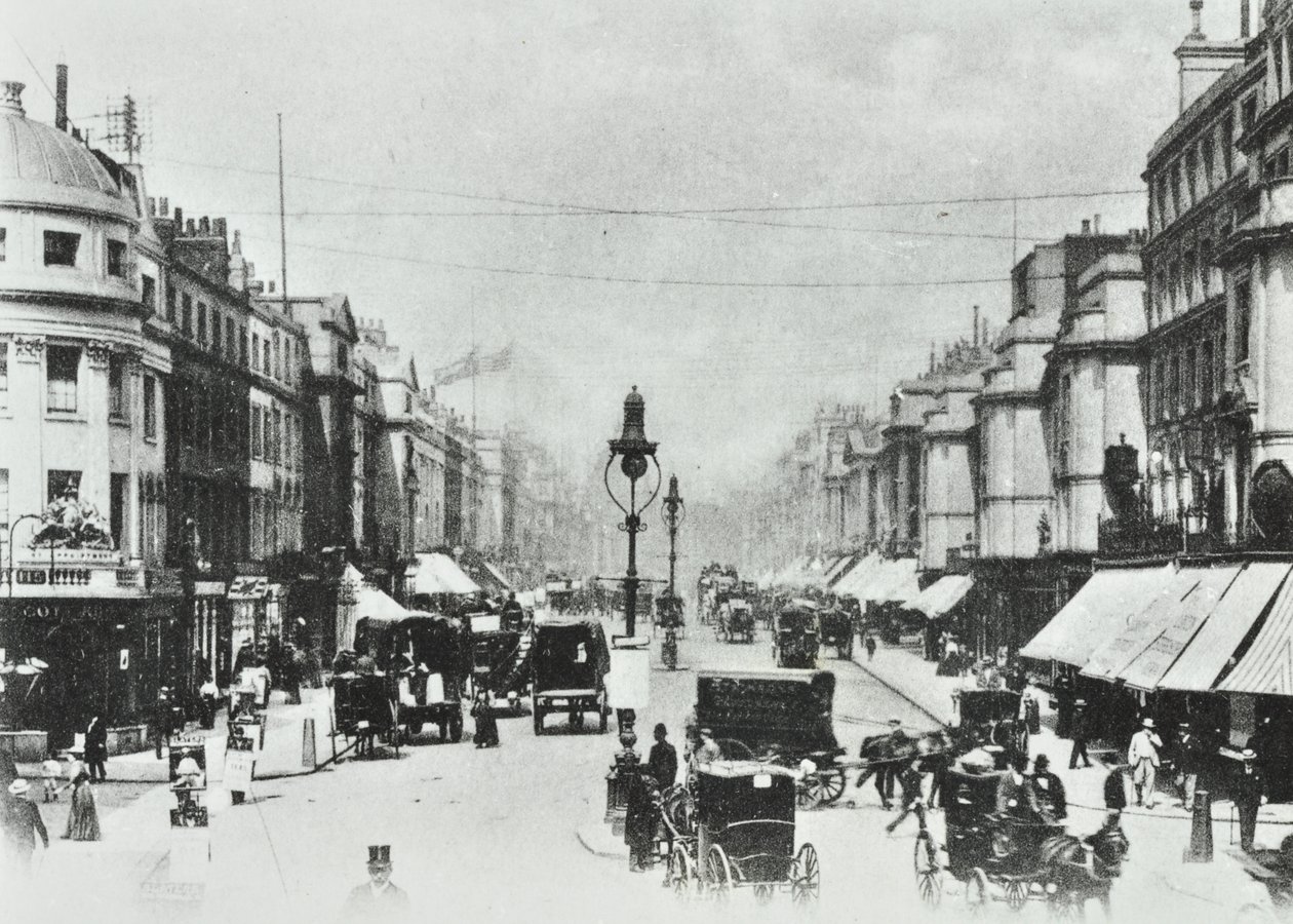 252-260 Regent Street, Westminster LB: pohled na sever k Oxford Circus, 1890 od English Photographer