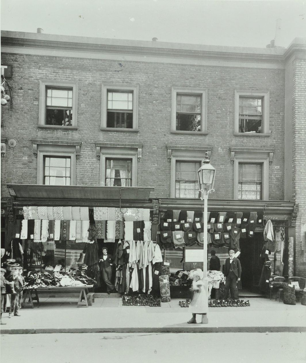 7-8 Gainsborough Road: přední pohledy, Londýn, 1899 od English Photographer
