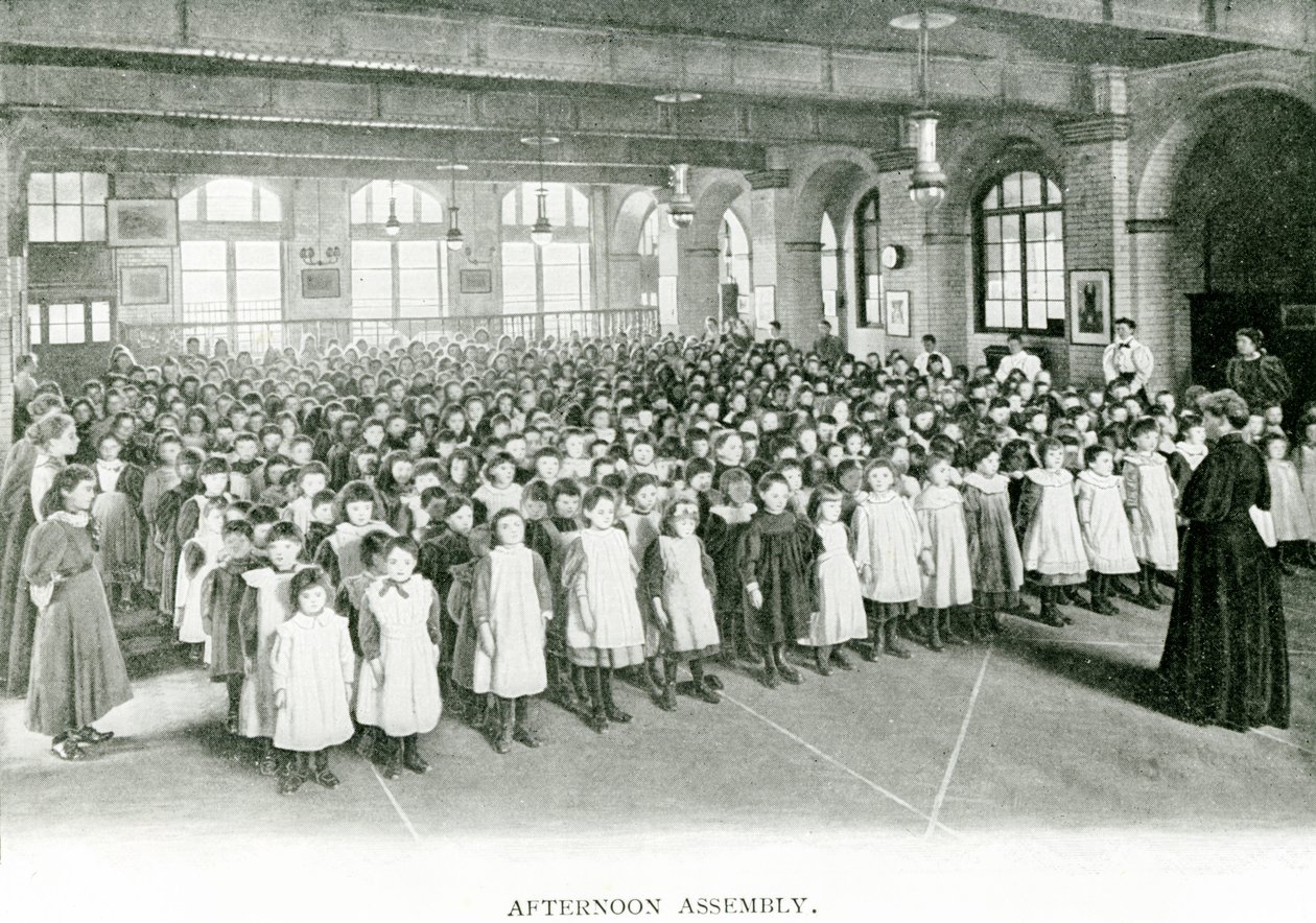 Odpolední shromáždění, cca 1900 (č/b foto) od English Photographer