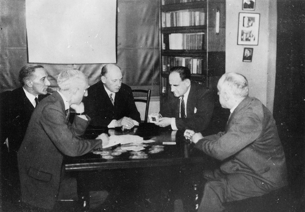 Experiment v telepatii, Harry Price Library, 1933 od English Photographer