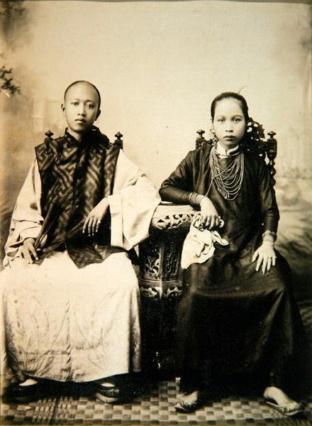 Annamitský chlapec a dívka ve středním Vietnamu, kolem roku 1875 (tisk alba) od English Photographer