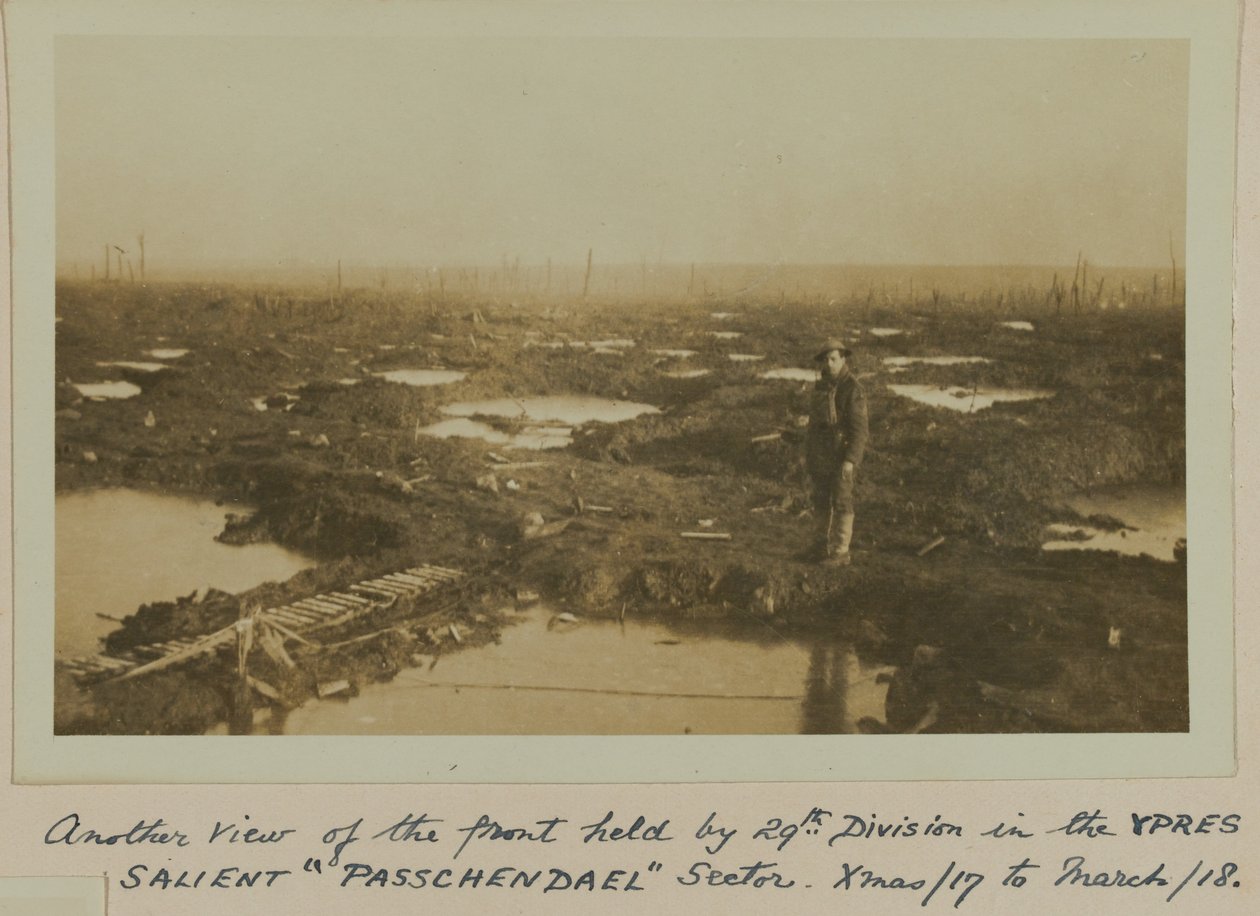 Další pohled na frontu držel 29. Divize v sektoru YPRES SALIENT „PASSCHENDAELE“. Vánoce od 17. do 18. března od English Photographer