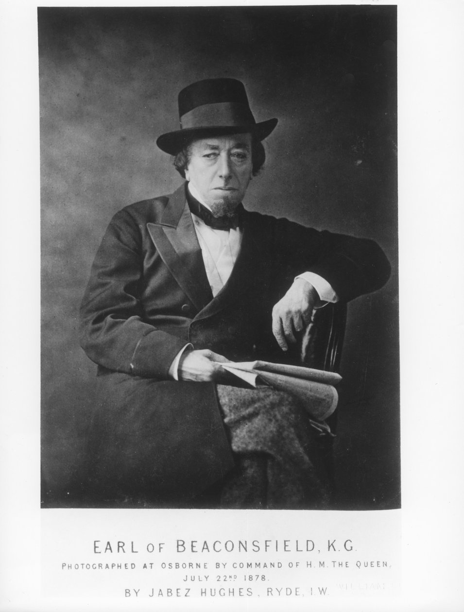 Benjamin Disraeli, 1. hrabě z Beaconsfield (1804-81), fotografovaný Jabezem Hughesem v Osborne House, Isle of Wight od English Photographer