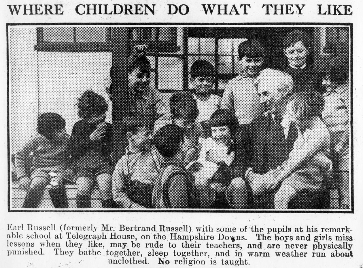 Bertrand Russell se žáky na jeho Beacon Hill School, 1931 od English Photographer