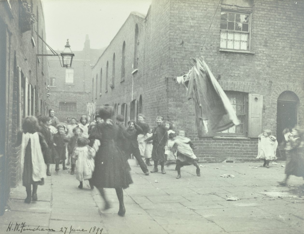 Bishops Court: celkový pohled, Londýn, 1899 od English Photographer