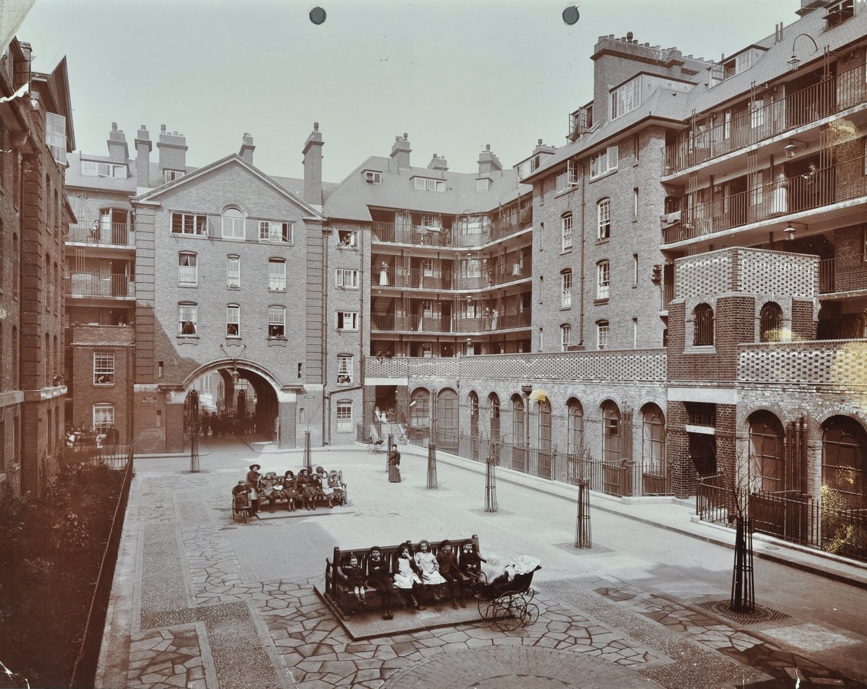 Bourne Estate: Laney Buildings, Londýn od English Photographer