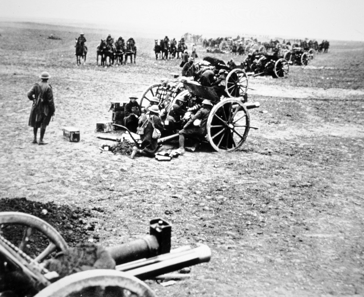 Britská 18liberní polní děla v akci na západní frontě od English Photographer