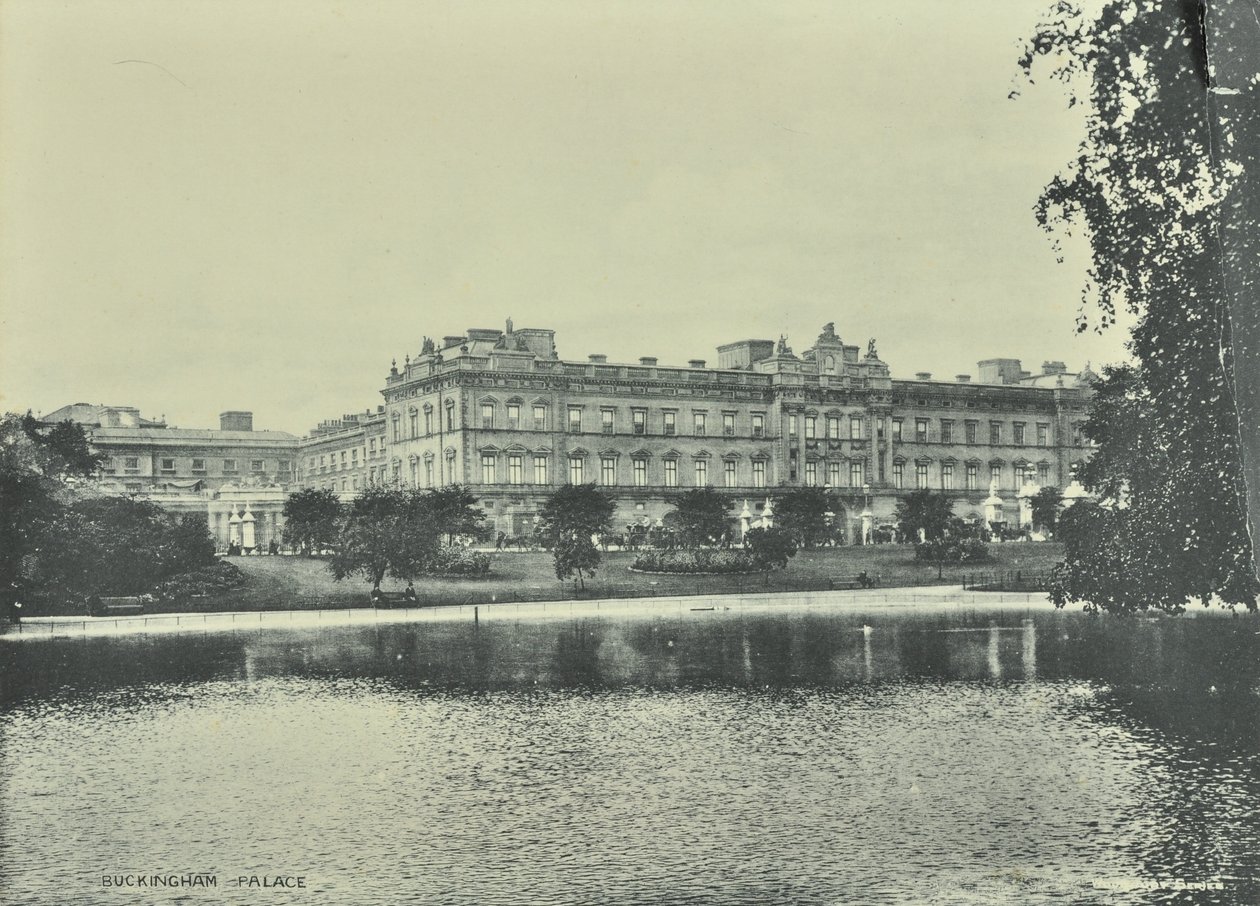 Buckinghamský palác, Buckinghamský palác, Westminster LB: celkový pohled, 1896 od English Photographer