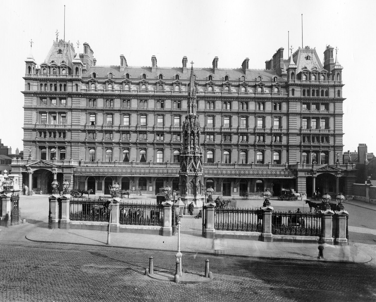 Hotel Charing Cross od English Photographer