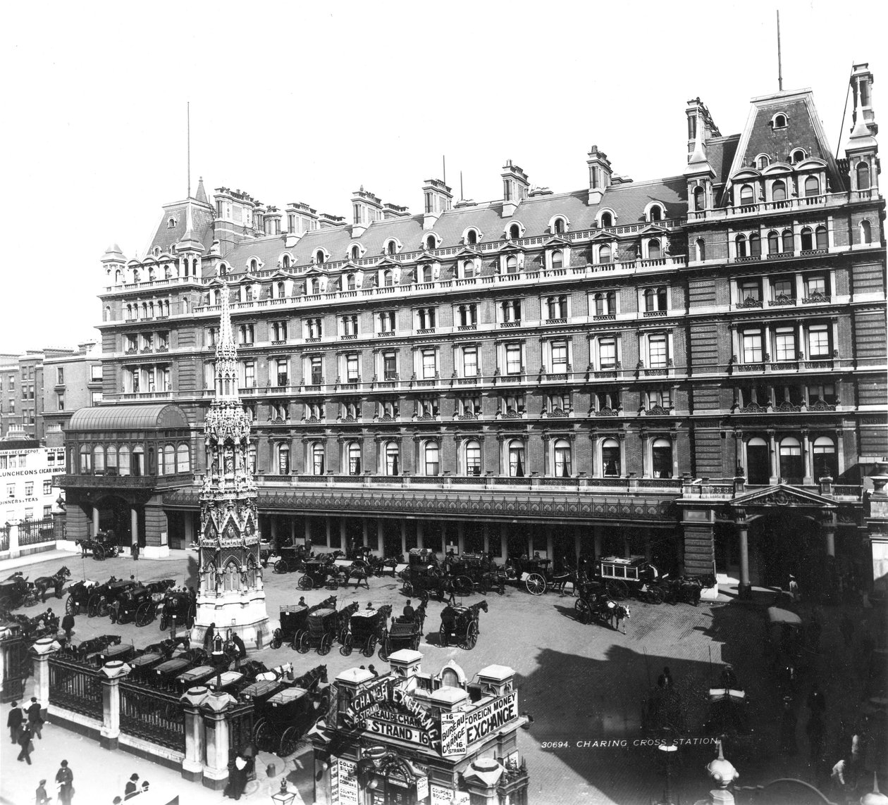 Charing Cross Station Hotel, cca 1890 (fotografie) od English Photographer