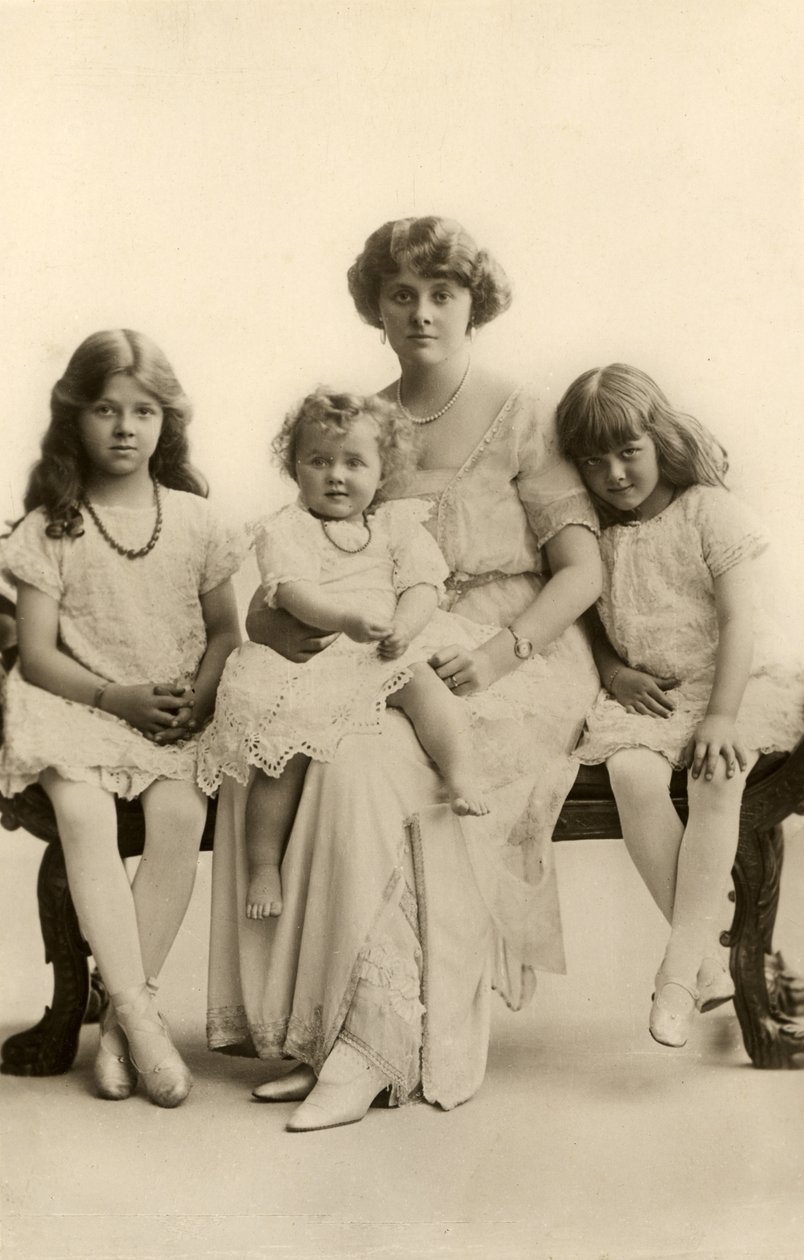 Daphne du Maurier jako kojenec (čb fotografie) od English Photographer