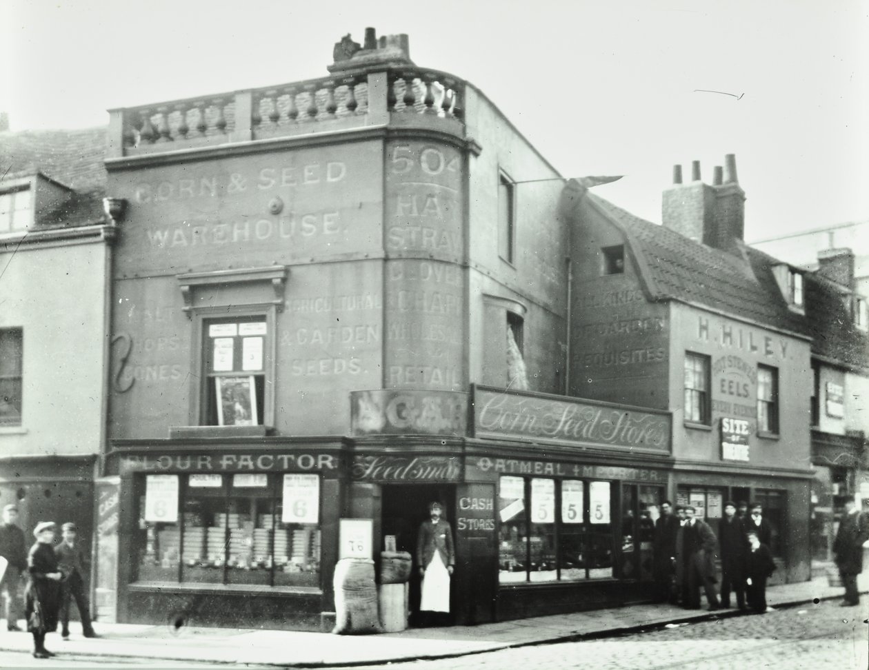 Deptford Broadway: pouliční scéna s průčelími obchodů, Londýn, 1897 od English Photographer
