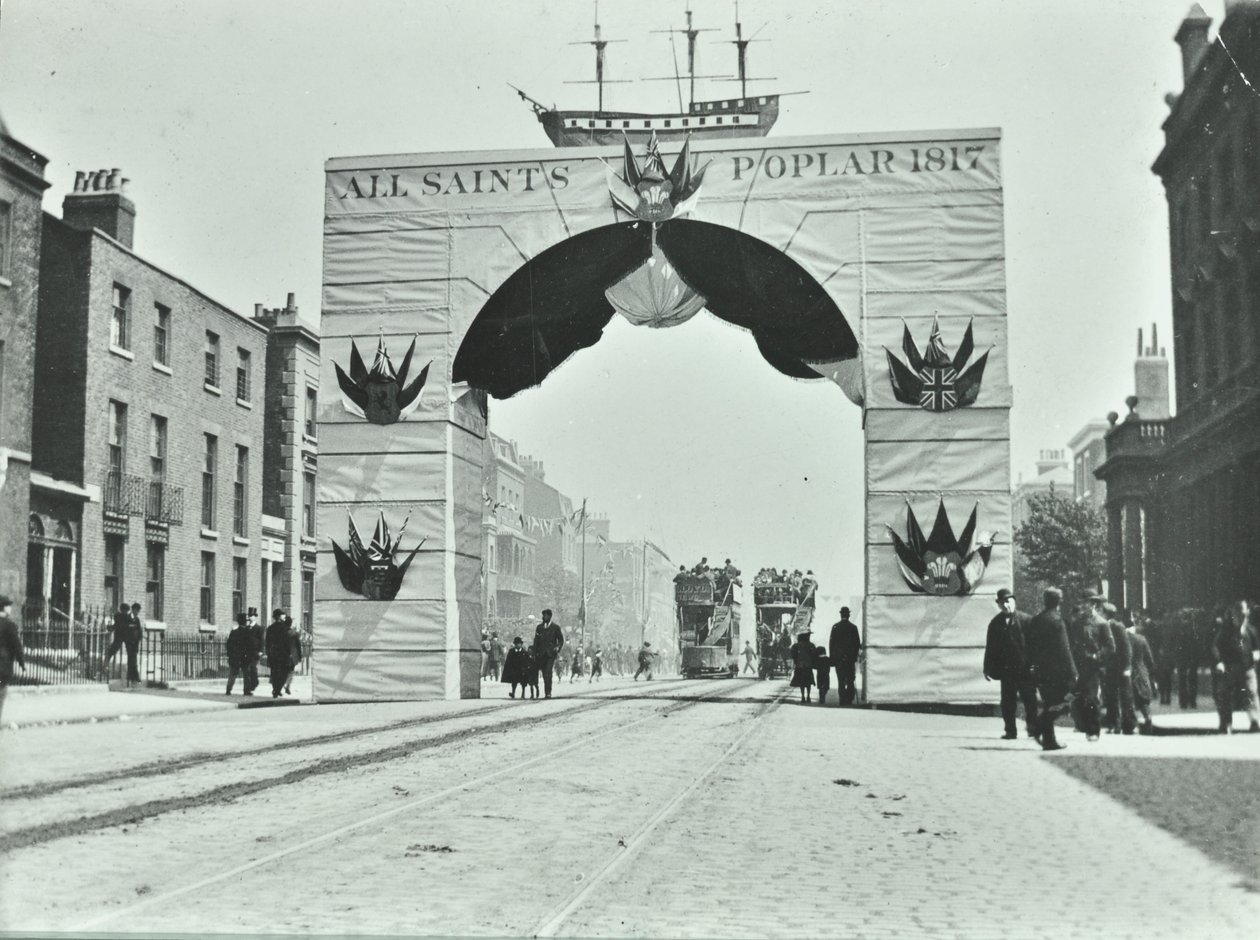 East India Dock Road: dočasný oblouk, Victoria Diamond Jubilee, 1897 od English Photographer