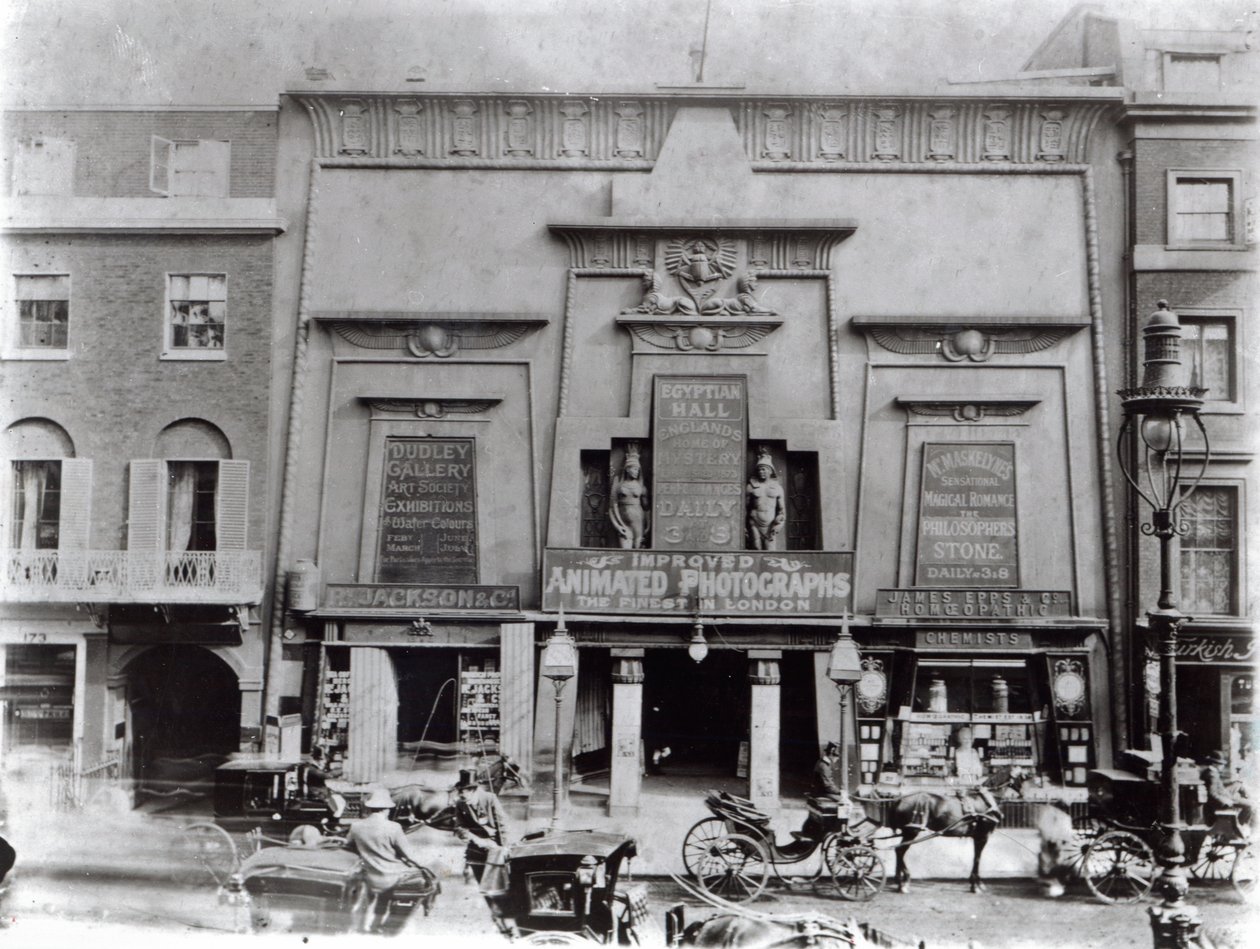 Egyptský sál, Piccadilly 1895 od English Photographer