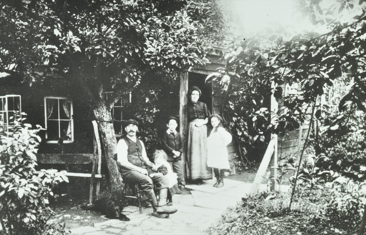 Elder Road: Rose Cottage, 1890 od English Photographer