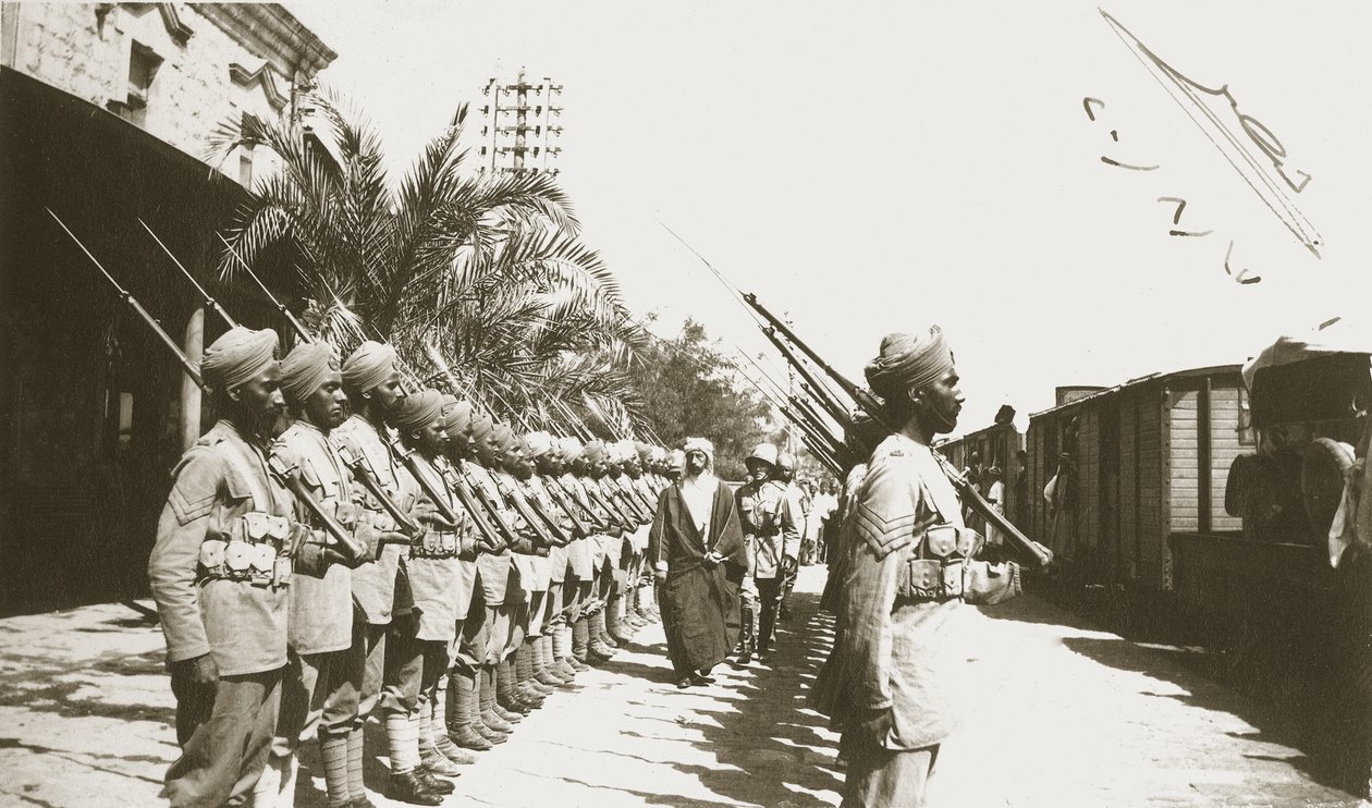 Emir Faisal na stanici Lydda, Palestina, se sirem Herbertem Samuelem, 1920 od English Photographer