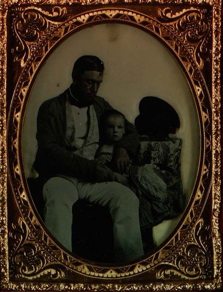 Otec a dítě, kolem roku 1850 (ambrotype_ od English Photographer