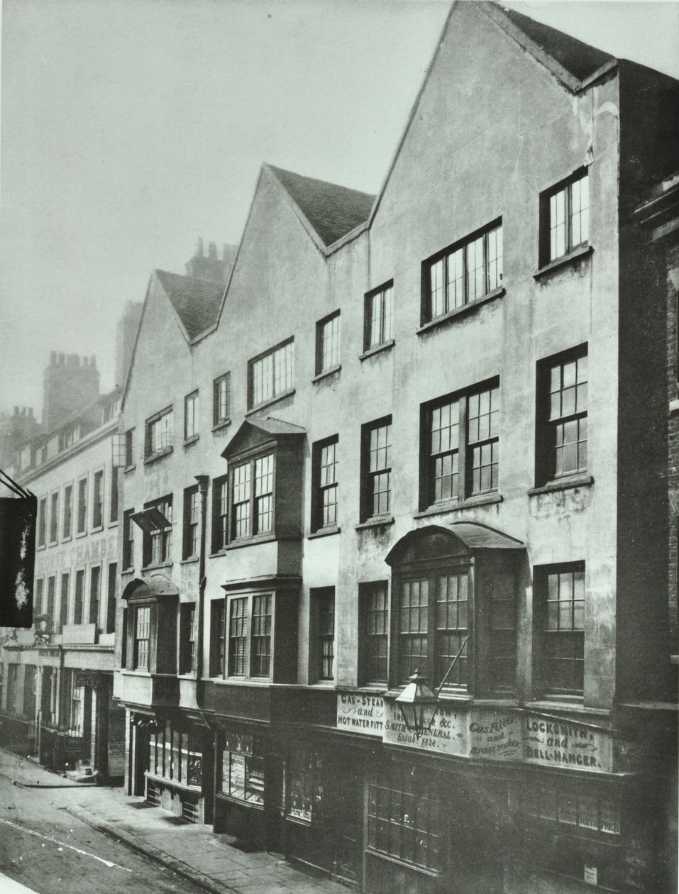 Fetter Lane, zadní část Barnards Inn, City of London, 1879 od English Photographer