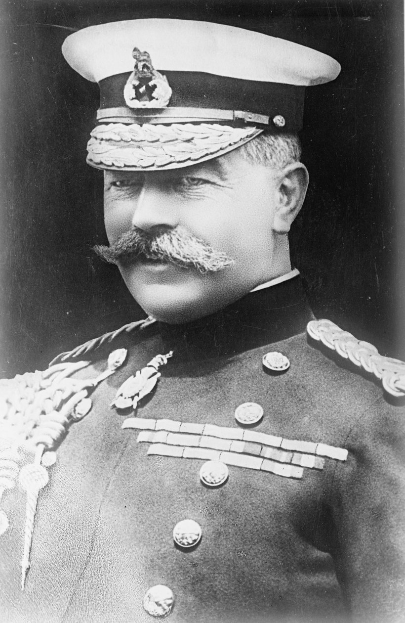 Polní maršál Horatio Herbert Kitchener od English Photographer