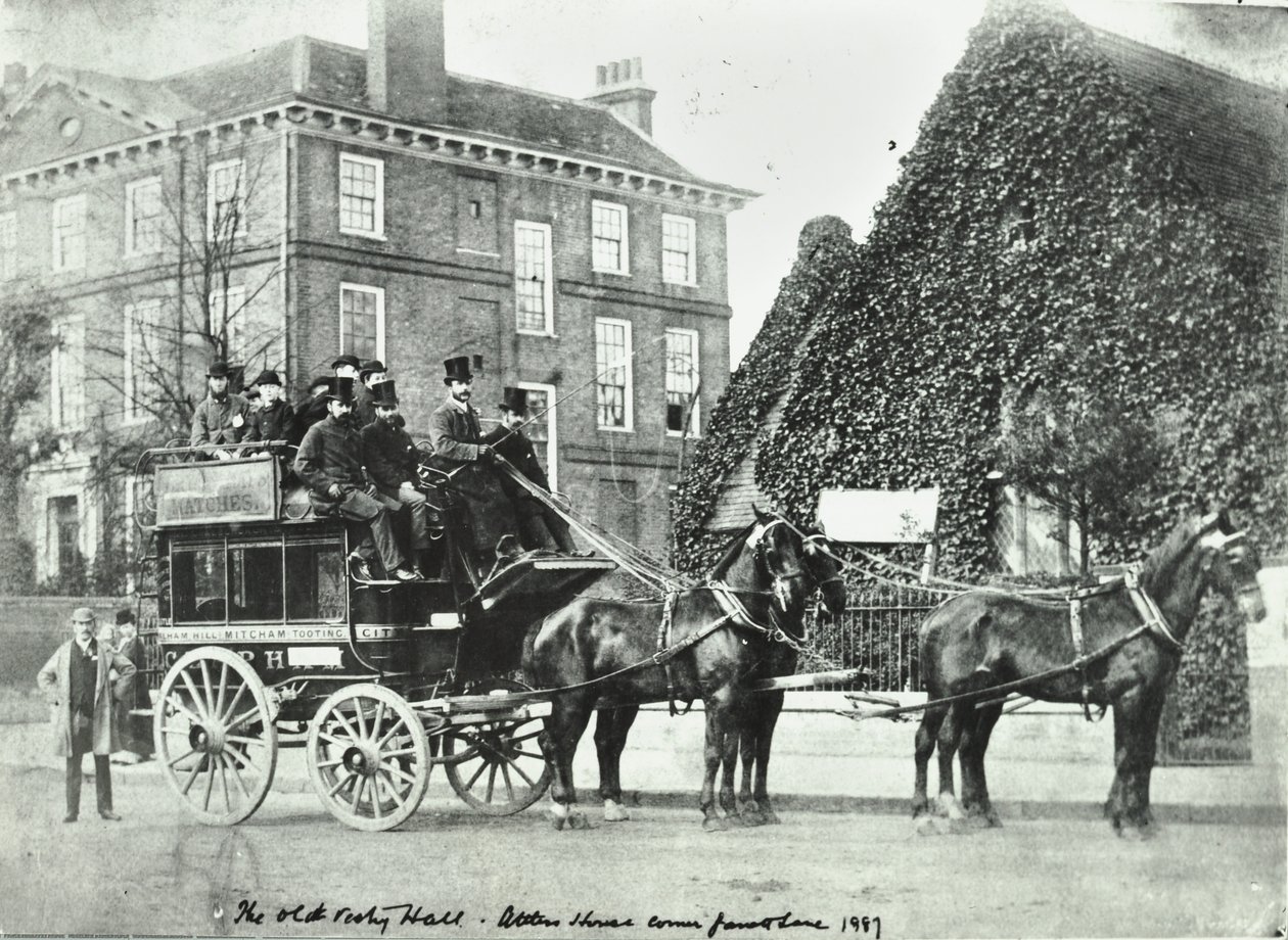 Garratt Lane: The Old Vestry Hall, 1887 od English Photographer