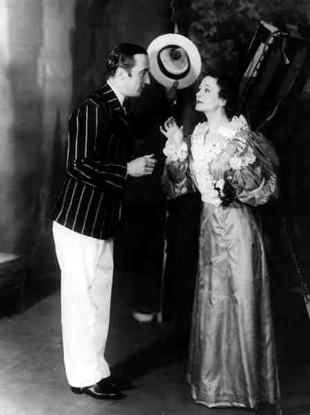 George Curzon jako Algernon Moncrieffe (Algy) a Ursula Jeans jako Cecily Cardew, v The Importance of Being Earnest, Oscar Wilde (1854-1900) v Old Vic Theatre, 5. února 1934 (černobílá fotografie) od English Photographer