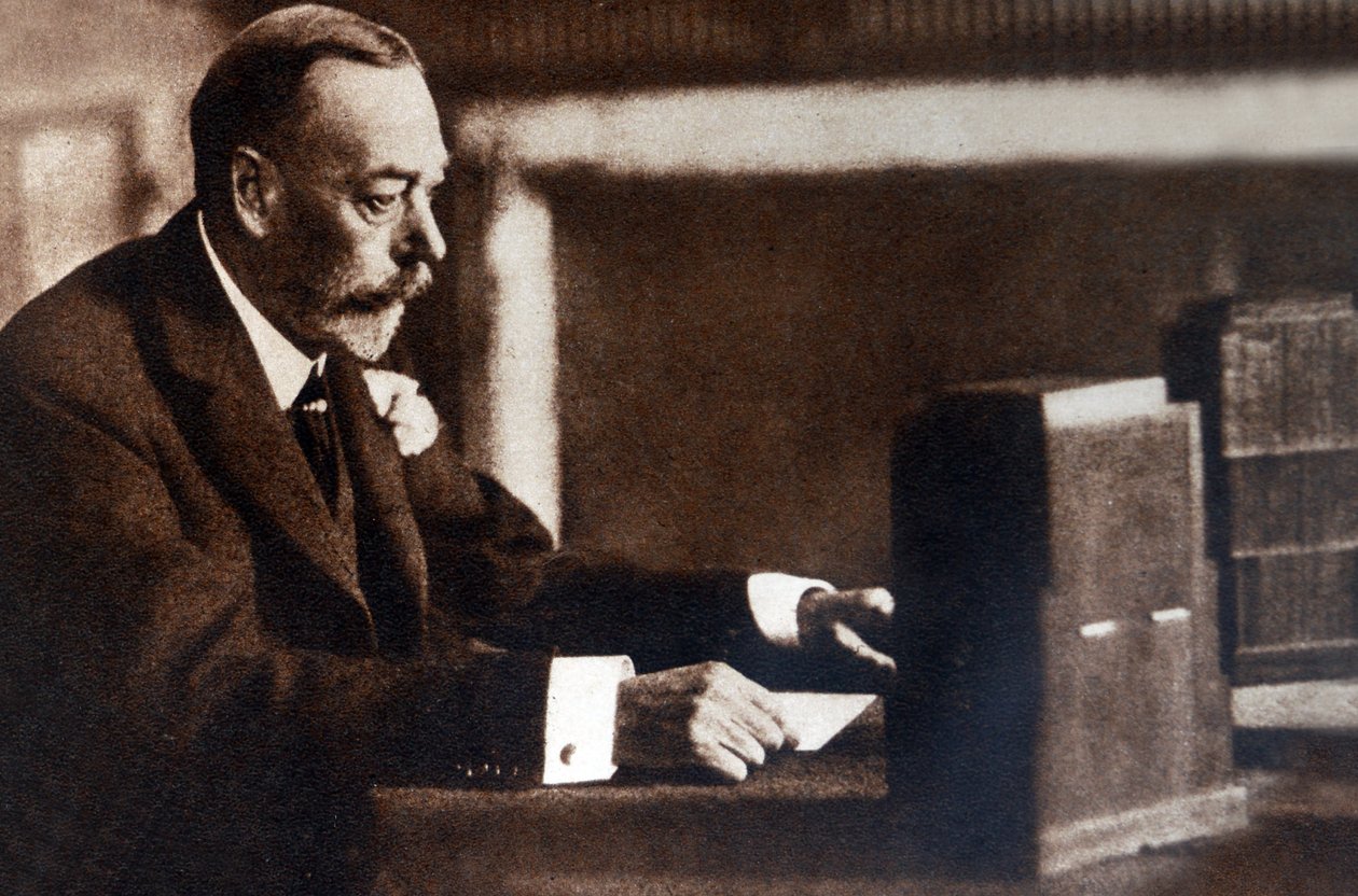 Jiří V. vysílá vánoční poselství Britskému společenství národů a impériu od English Photographer