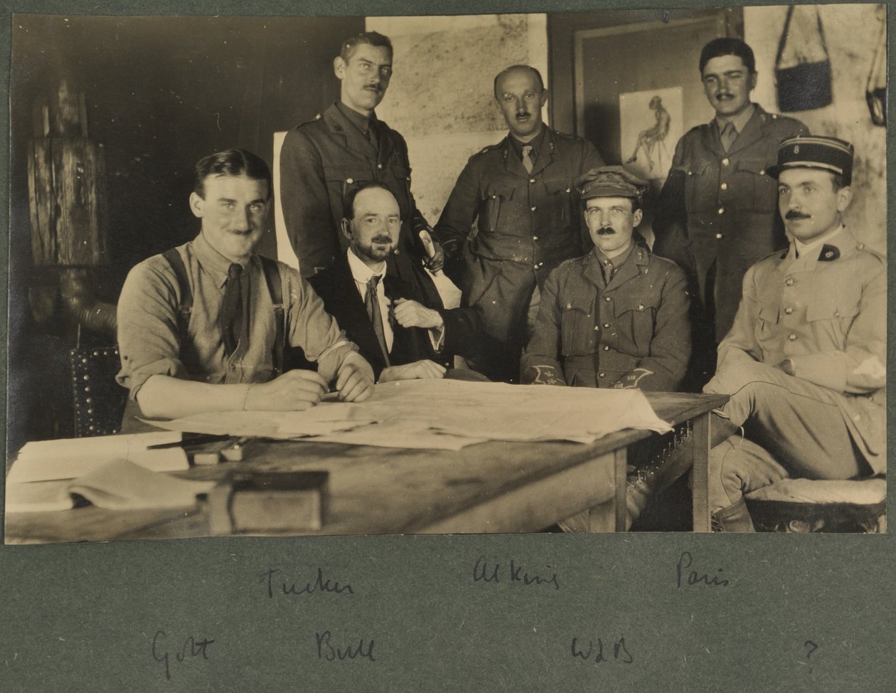 Golt, Tucker, Bull, Aikens, Bragg a Paris, kolem roku 1916 od English Photographer