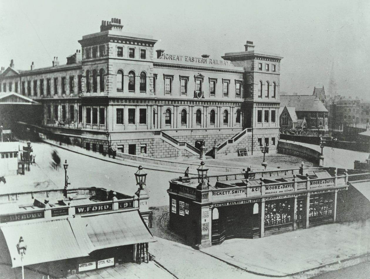Great Eastern Terminus v Bishopsgate: exteriér, 1862 od English Photographer