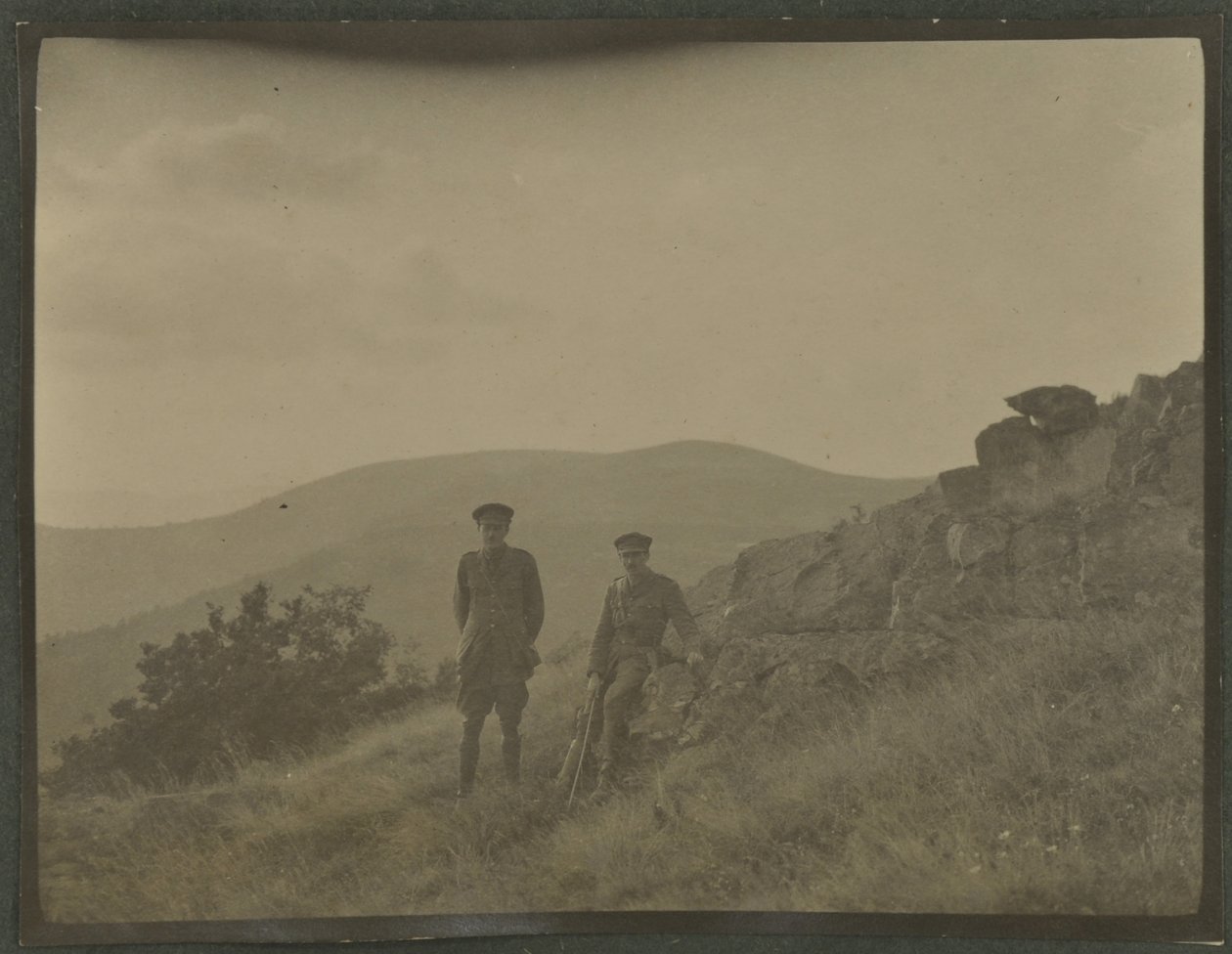 Harold Roper Robinson a William Lawrence Bragg, Vosges, podzim 1915 od English Photographer