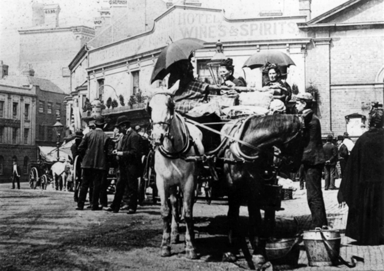 Koňské taxíky, Oxford Street, Kidderminster, 1910 od English Photographer