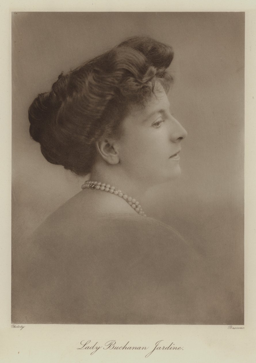 Lady Buchanan Jardine (čb fotografie) od English Photographer