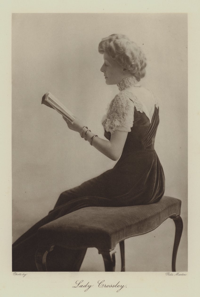 Lady Crossley (čb fotografie) od English Photographer