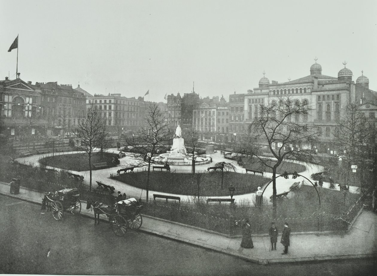 Leicester Square, Westminster LB: při pohledu na severovýchod, 1896 od English Photographer