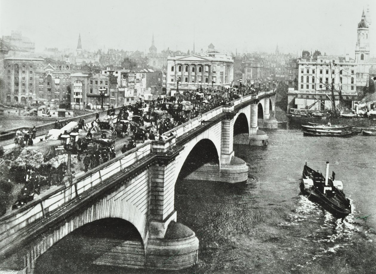 London Bridge: provoz na mostě tažený koňmi, 1895 od English Photographer