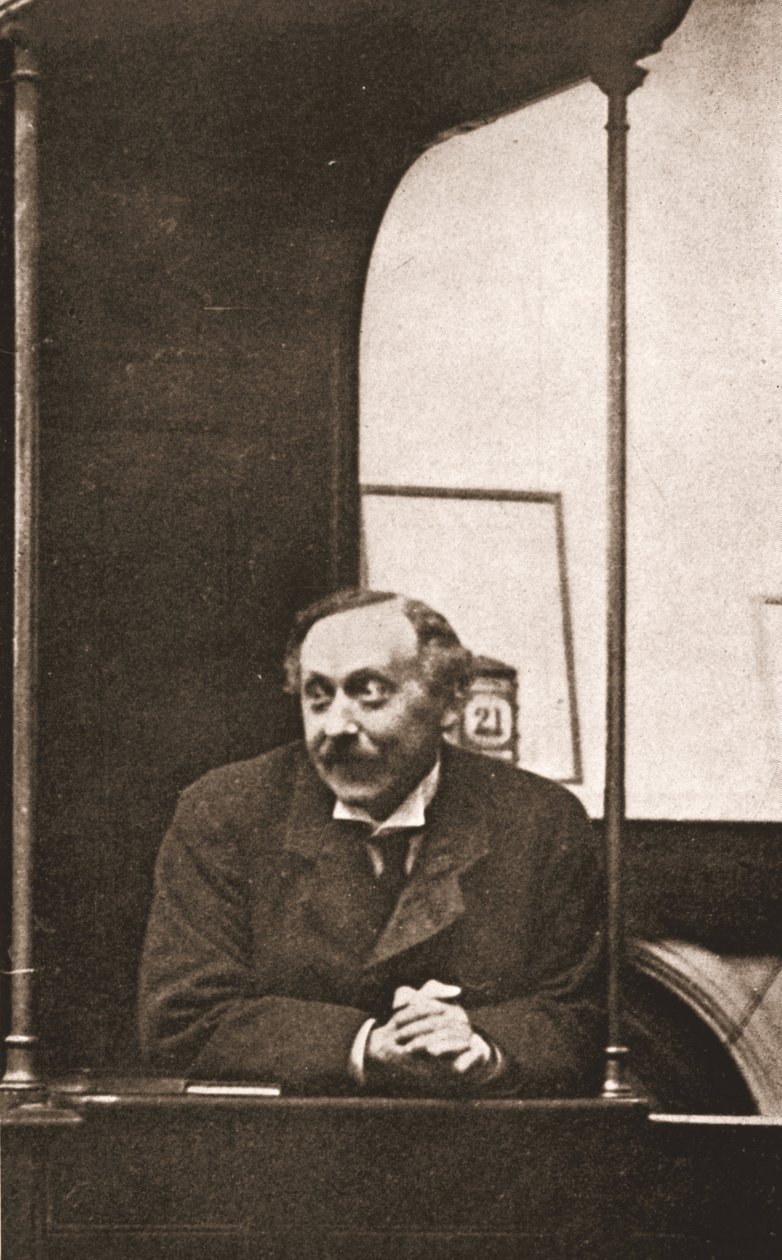 Pan Herbert Gladstone v boxu svědků u soudu s Emmeline Pankhurstovou a dalšími od English Photographer