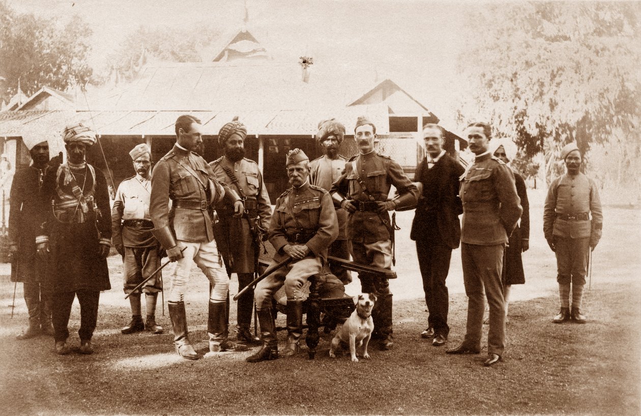 Narrain Sing, Hassan Ali, major Hamilton D. Taylor, Ram Singh, Mohamad Khan, HSR Sir Fred, Col. P. Carew, kolem roku 1886 od English Photographer