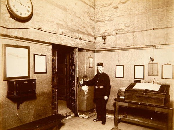 Vězení Newgate, kolem roku 1902 (černobílá fotografie) od English Photographer