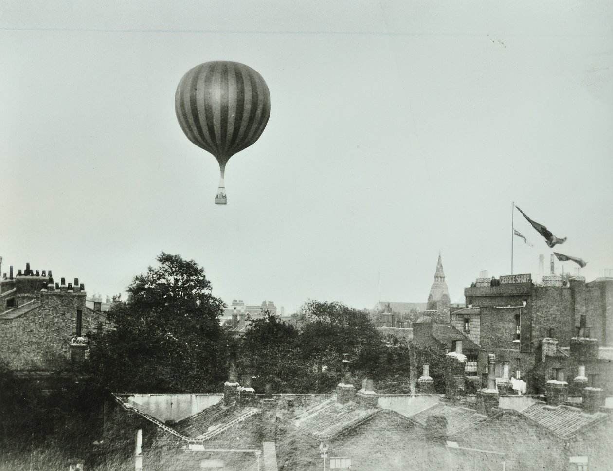 Topol Recreation Ground: horkovzdušný balón, 1892 od English Photographer