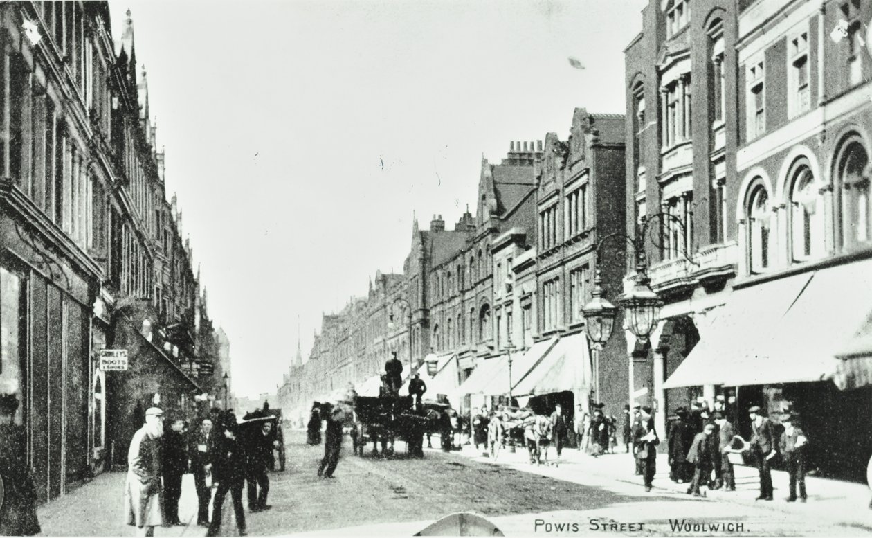 Powis Street, Woolwich: celkový pohled, 1890 od English Photographer