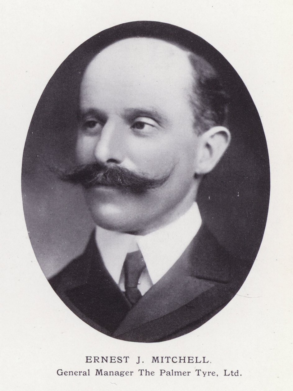Prominenti Londýna: Ernest J Mitchell (č/b foto) od English Photographer
