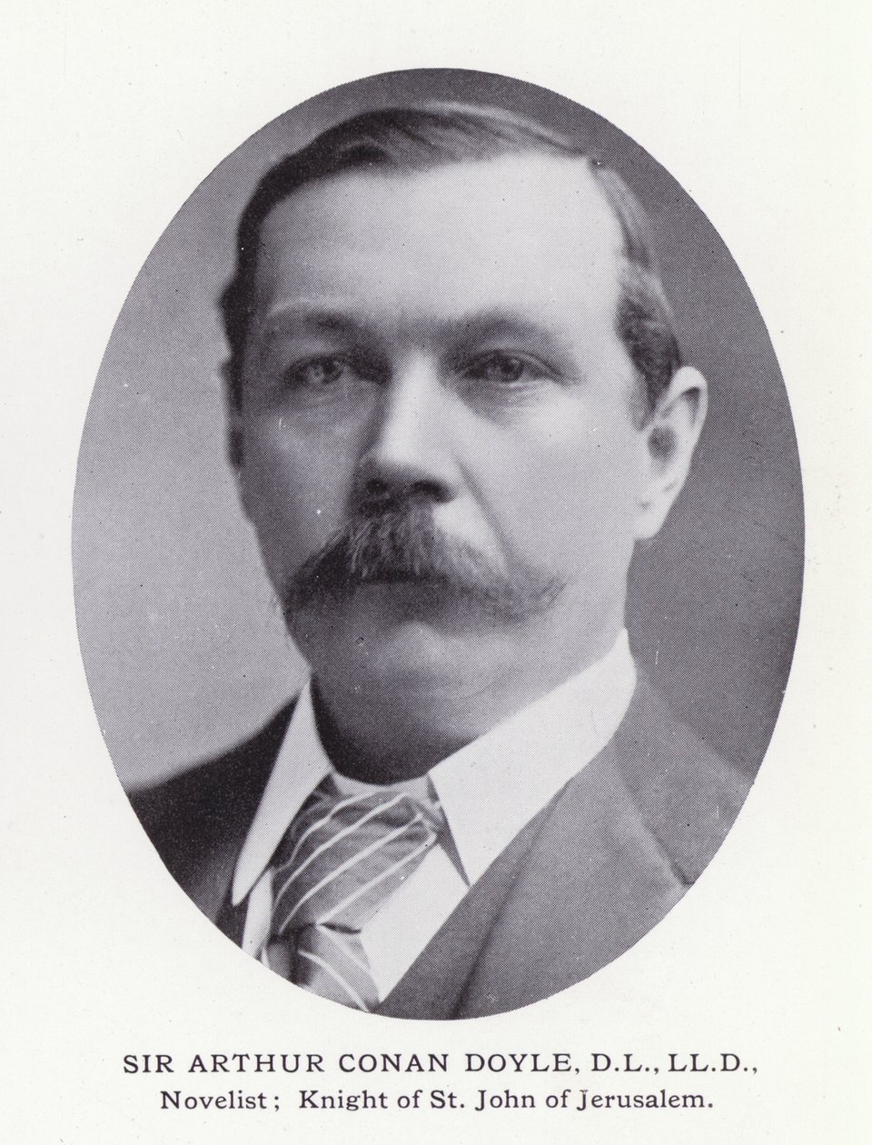 Prominenti Londýna: Sir Arthur Conan Doyle (černobílá fotografie) od English Photographer