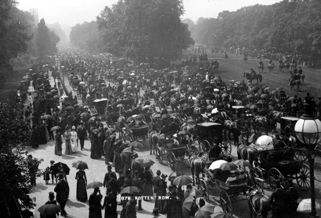 Rotten Row v Hyde Parku, Londýn, kolem roku 1890 od English Photographer
